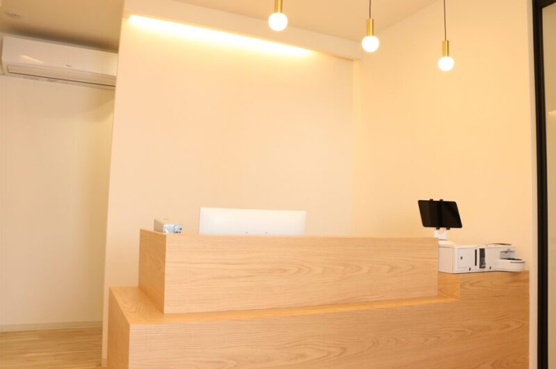 薬院きえレディースクリニックの受付カウンター